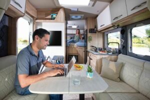 Eura Mobil Xtura halfintegraal offroad camper m