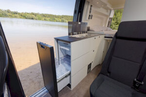Westfalia James Cook 600D met dwarsbed